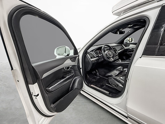Volvo XC90 9 of 23