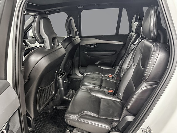 Volvo XC90 16 of 23