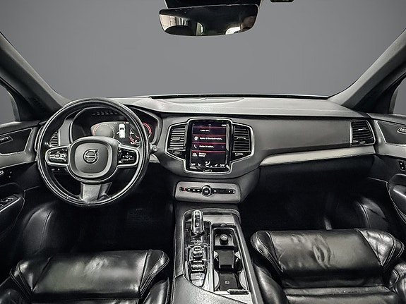 Volvo XC90 11 of 23