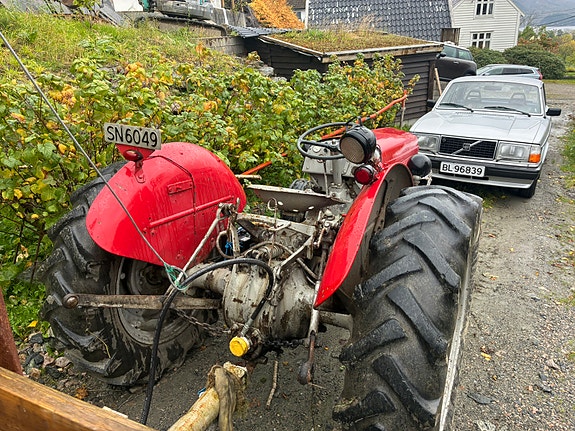 Massey Ferguson Ferguson TE-F20 2 of 5