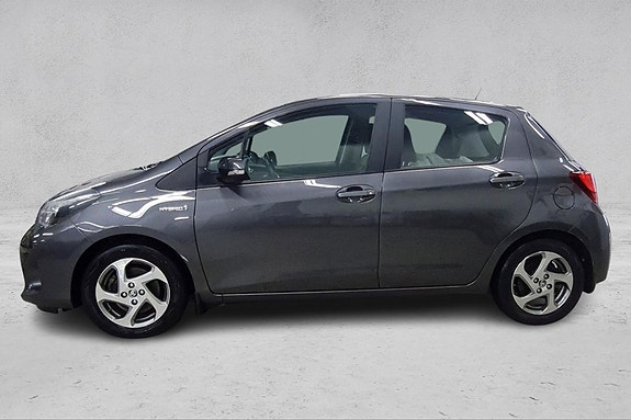 Toyota Yaris 2 of 5