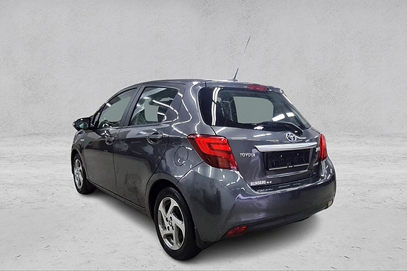 Toyota Yaris 3 of 5