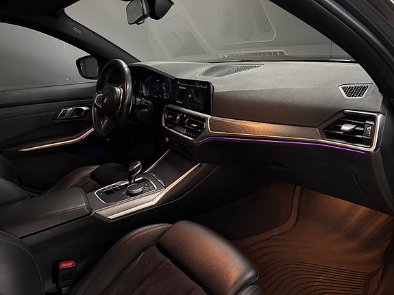 BMW 330e 15 of 22