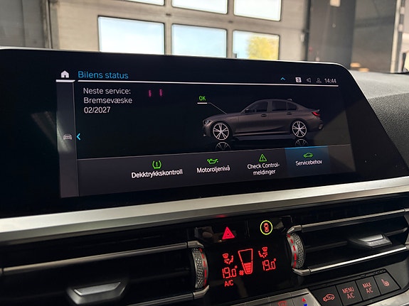BMW 330e 22 of 22