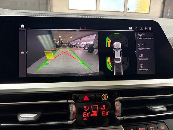 BMW 330e 18 of 22