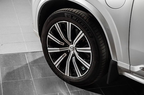 Volvo XC90 10 of 30