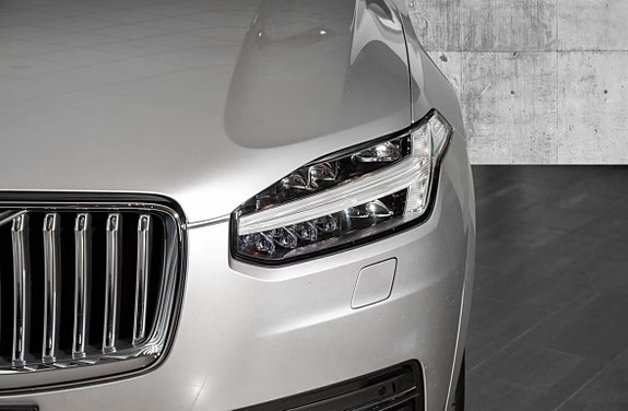 Volvo XC90 4 of 30