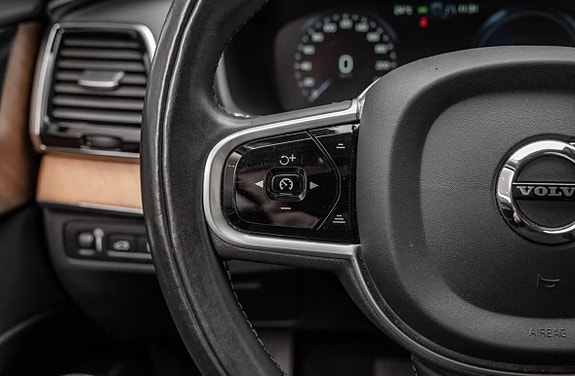 Volvo XC90 18 of 30