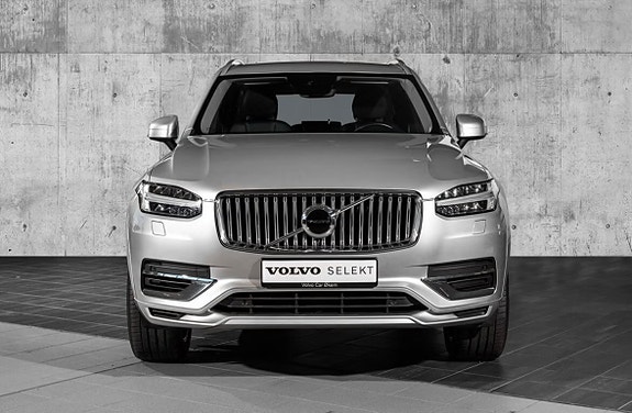 Volvo XC90 2 of 30