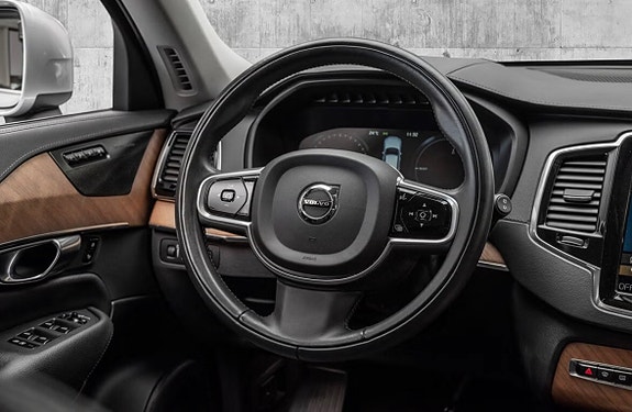 Volvo XC90 16 of 30