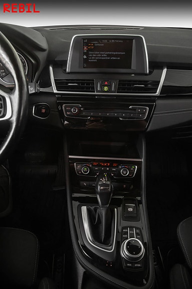 BMW 225xe 22 of 27