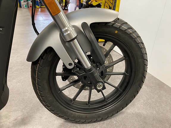 QJ Motor SRV 12 - 125ccm V-Twin 2-sylindre 10 of 20