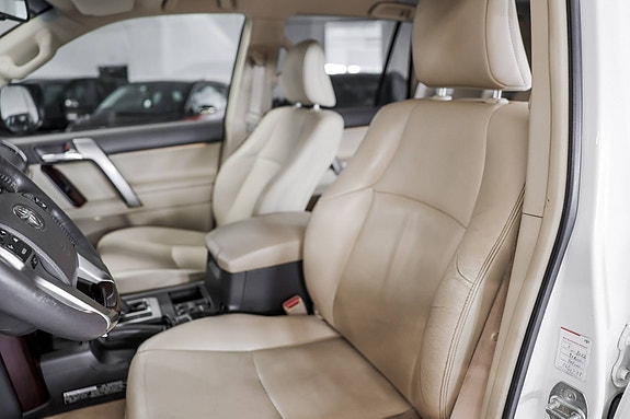 Toyota Land Cruiser 9 of 15