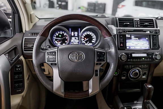 Toyota Land Cruiser 11 of 15