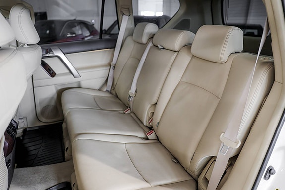 Toyota Land Cruiser 13 of 15