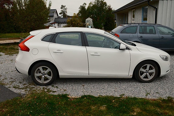Volvo V40 9 of 28