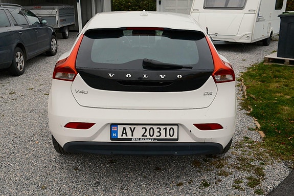Volvo V40 8 of 28