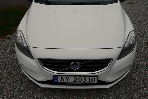 Volvo V40 4 of 28