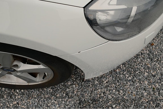 Volvo V40 17 of 28