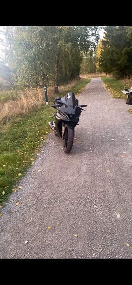 Yamaha YZF-R 125 3 of 15