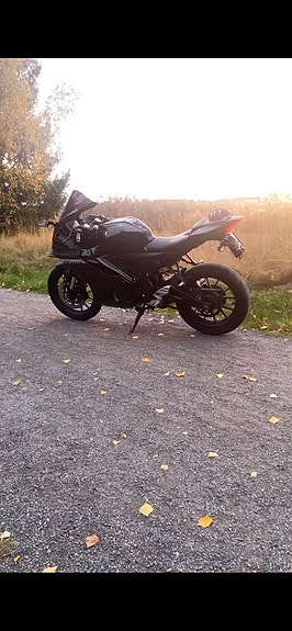 Yamaha YZF-R 125 5 of 15