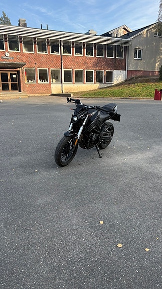 VOGE 125 R 2 of 18