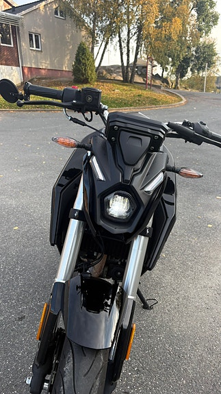 VOGE 125 R 9 of 18