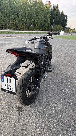 VOGE 125 R 10 of 18