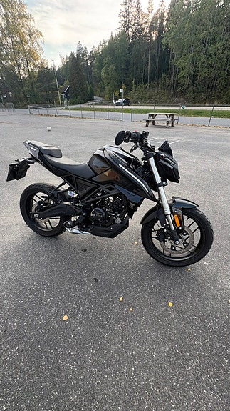 VOGE 125 R 12 of 18