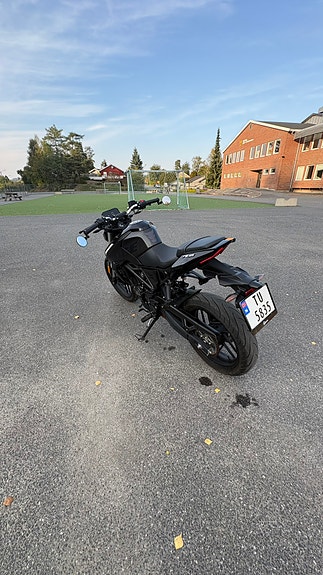 VOGE 125 R 11 of 18