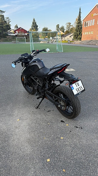 VOGE 125 R 5 of 18