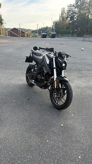 VOGE 125 R 3 of 18