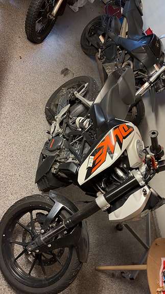 KTM 125 Duke 2 of 4