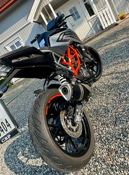 KTM 125 Duke 3 of 16