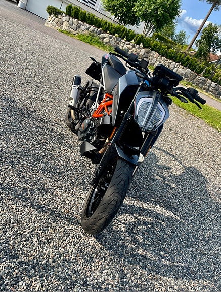 KTM 125 Duke 2 of 16