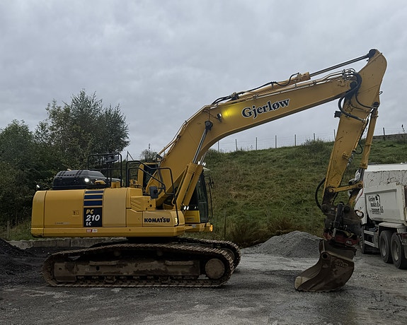 Komatsu PC210LC 3 of 16