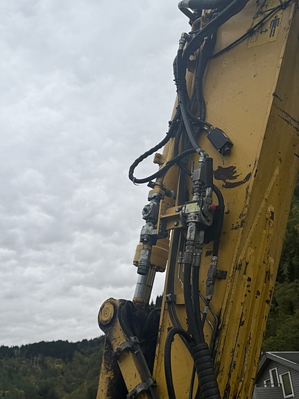 Komatsu PC210LC 7 of 16
