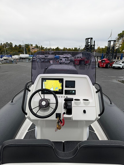 Fullspekket Grand 680, VMax 150hk - kjøleskap, oppgradert anlegg, solseng ++ 17 of 30