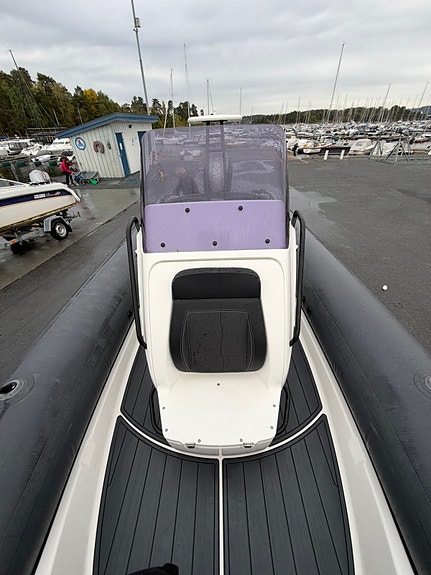 Fullspekket Grand 680, VMax 150hk - kjøleskap, oppgradert anlegg, solseng ++ 25 of 30