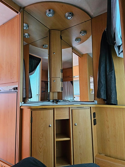 Adria 502 up 12 of 15
