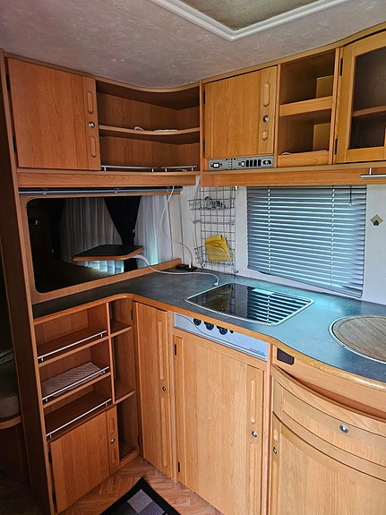 Adria 502 up 9 of 15