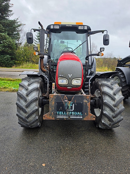 Valtra N92 2 of 8