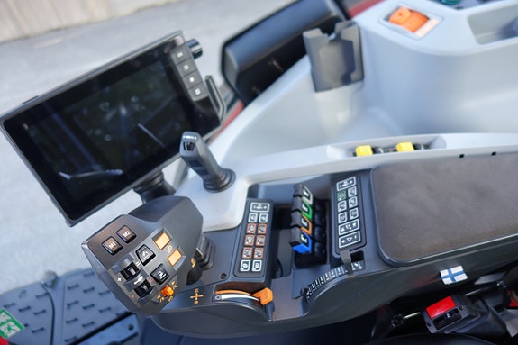 Valtra N175 Direct 8 of 11