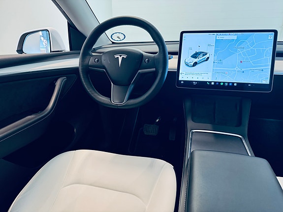 Tesla Model Y 10 of 22