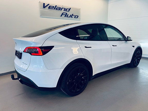 Tesla Model Y 6 of 22