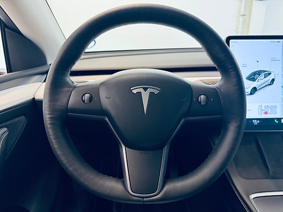 Tesla Model Y 12 of 22