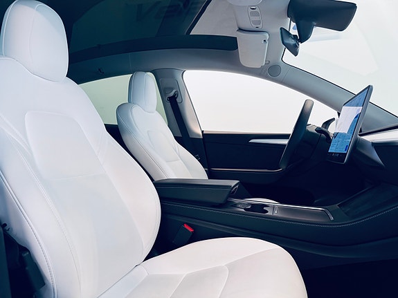 Tesla Model Y 8 of 22