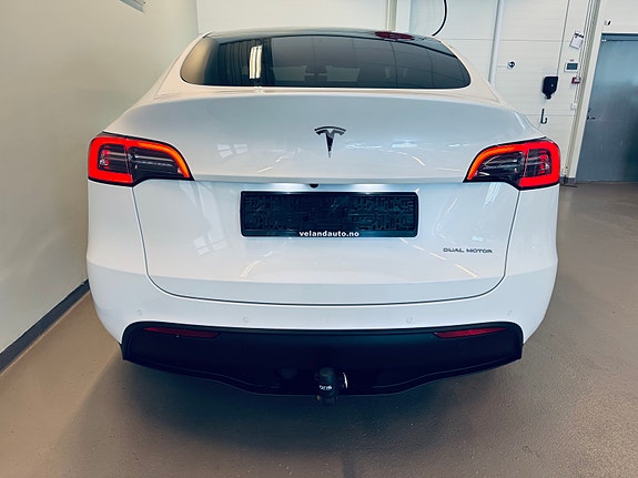 Tesla Model Y 7 of 22