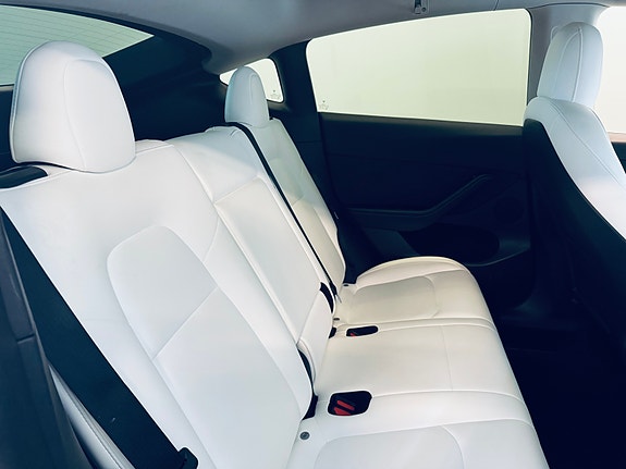 Tesla Model Y 19 of 22