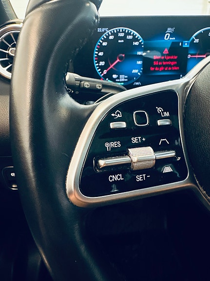 Mercedes-Benz EQA300 19 of 27